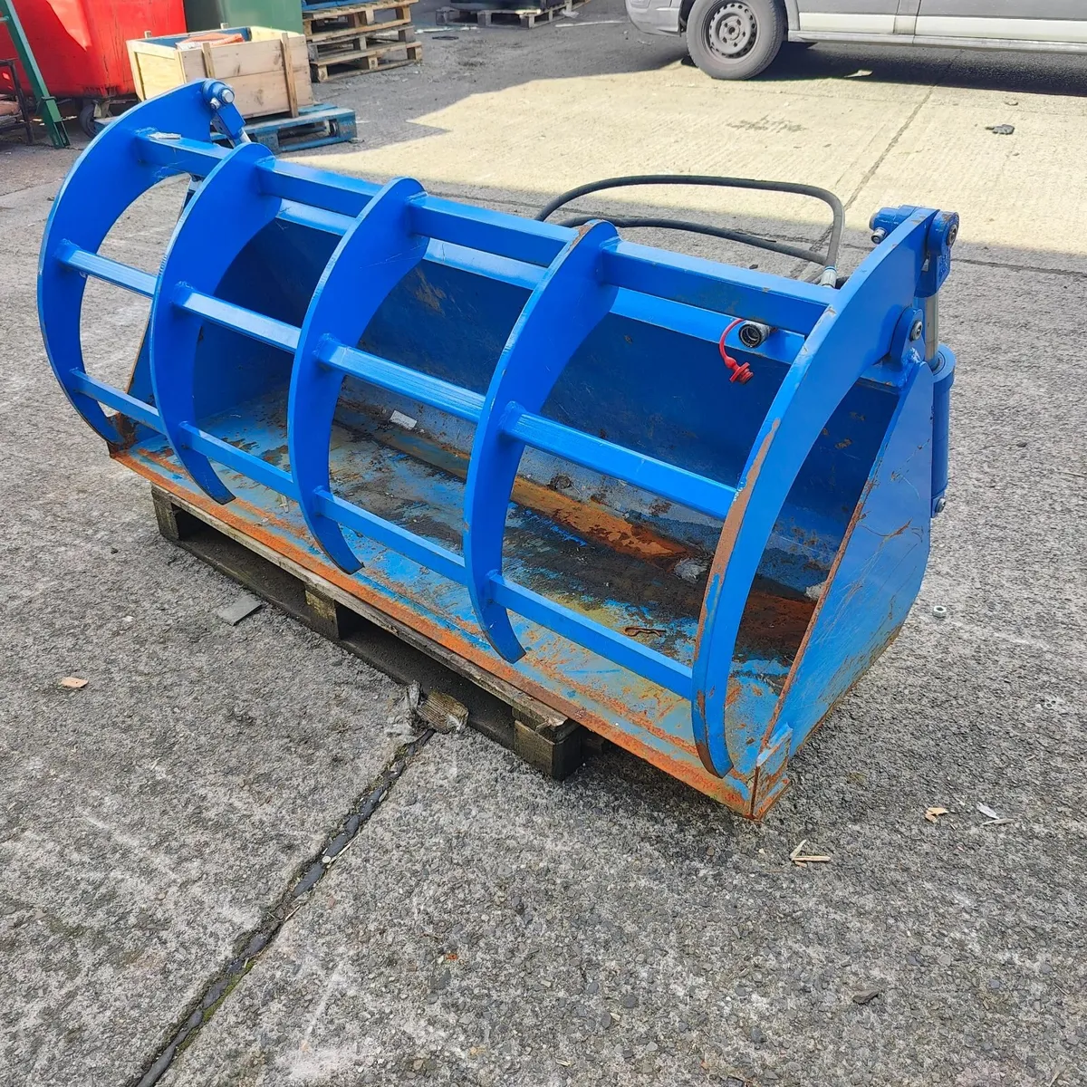 LOADER BUCKET - Image 1