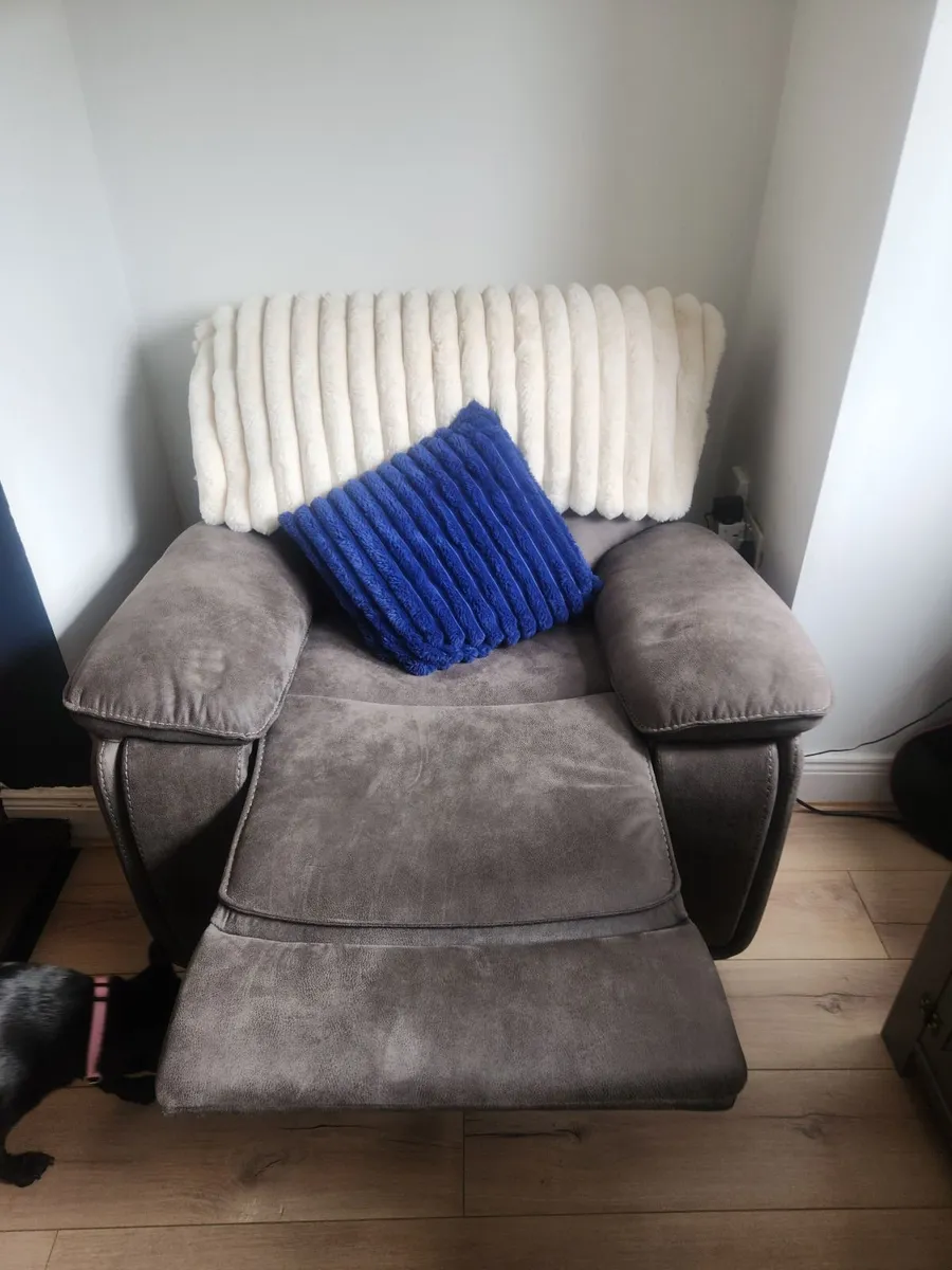 Suite of furniture - Image 3