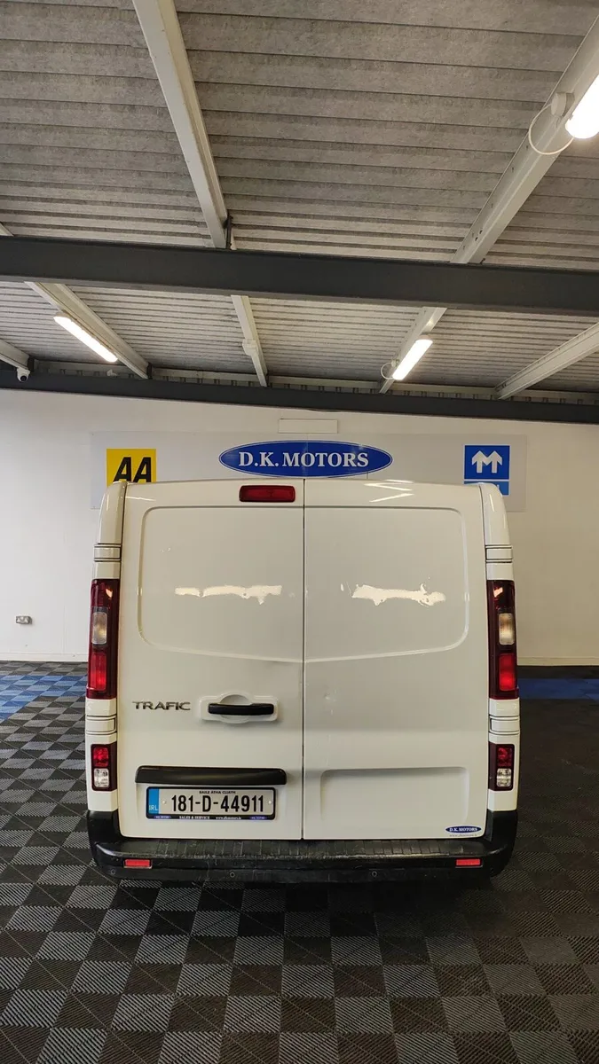 RENAULT TRAFIC - Image 2