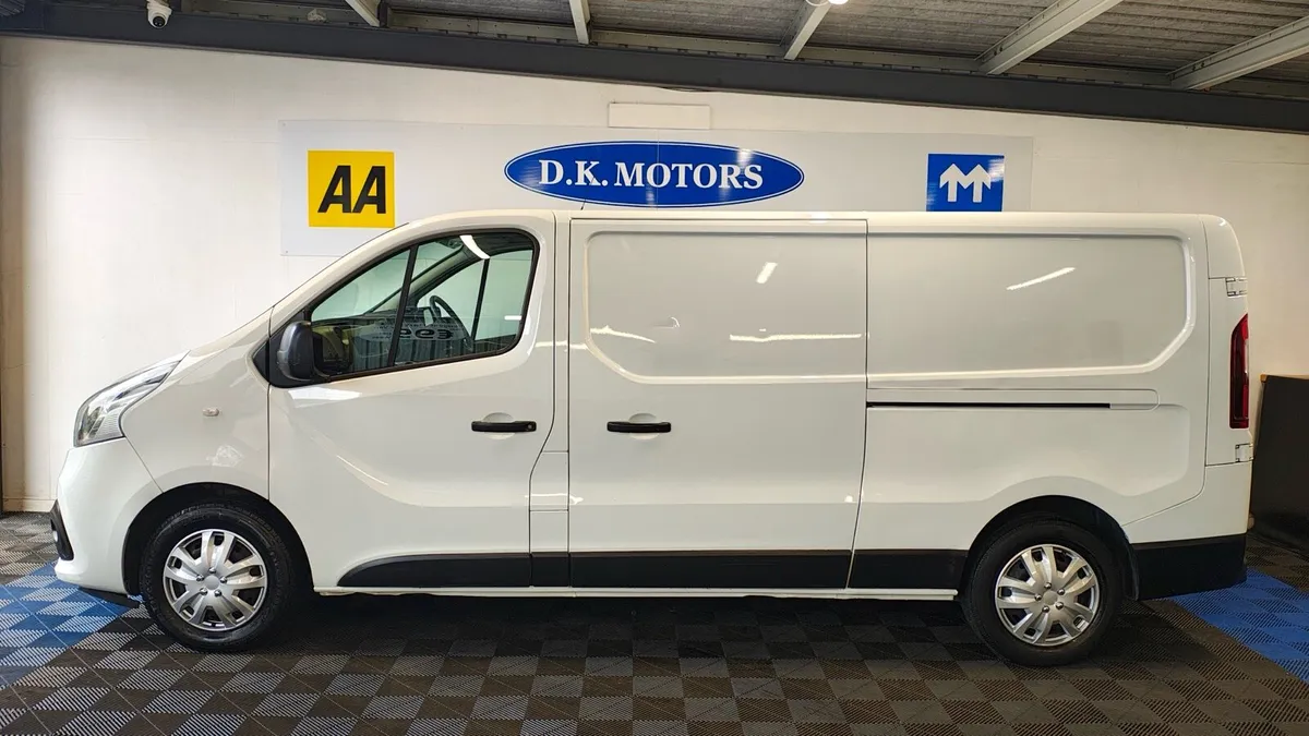 RENAULT TRAFIC - Image 4