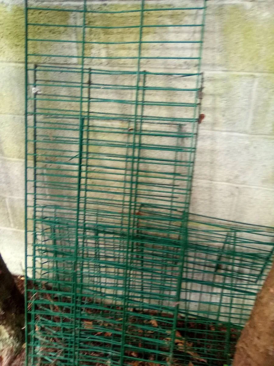 VARIOUS.  LENGTHS.  OF.  GREEN.  SECURITY. FENCING - Image 1