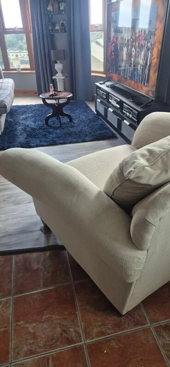 Love Seat For Sale - Image 4