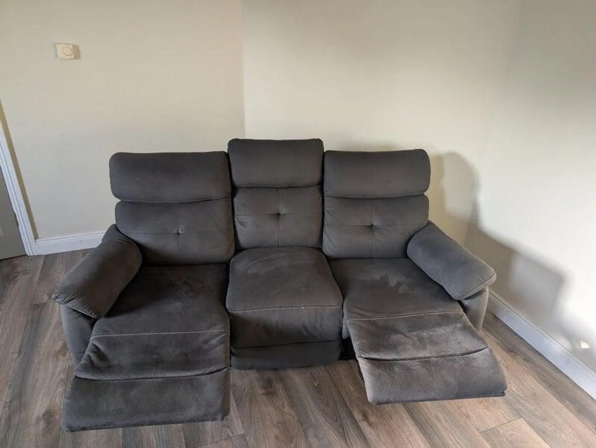 3 seater recliner - Image 2