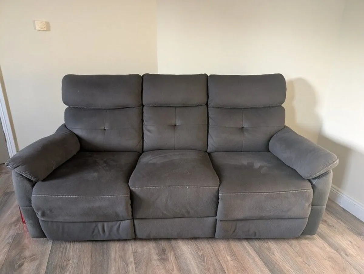3 seater recliner - Image 1