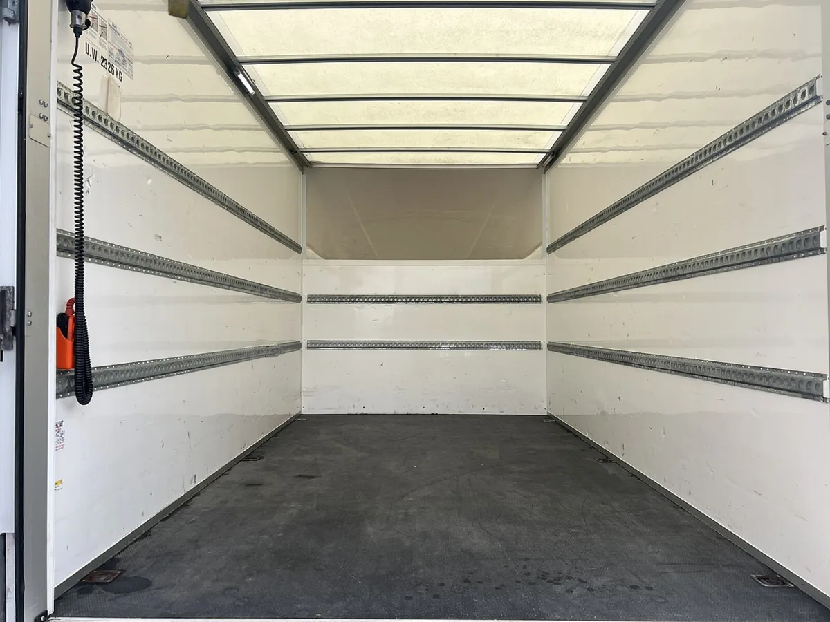 2023 Mercedes-Benz Sprinter Luton Box Van - Image 3
