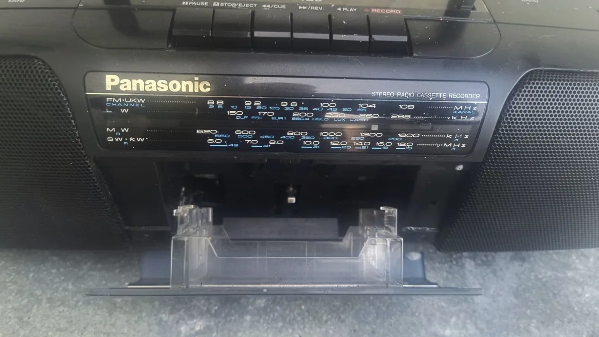 Panasonic Stereo Radio Cassette Recorder RX-FS420 - Image 4