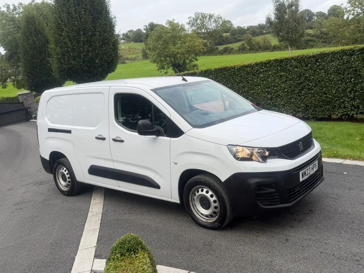 2023 LWB TWIN SLIDING DOOR PARTNER 1.5 DIESEL - Image 1
