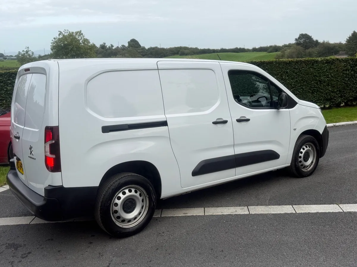 2023 LWB TWIN SLIDING DOOR PARTNER 1.5 DIESEL - Image 4