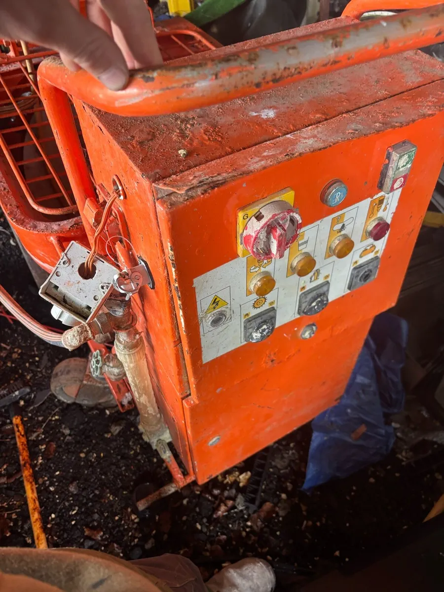 plastering/rendering machine - Image 4