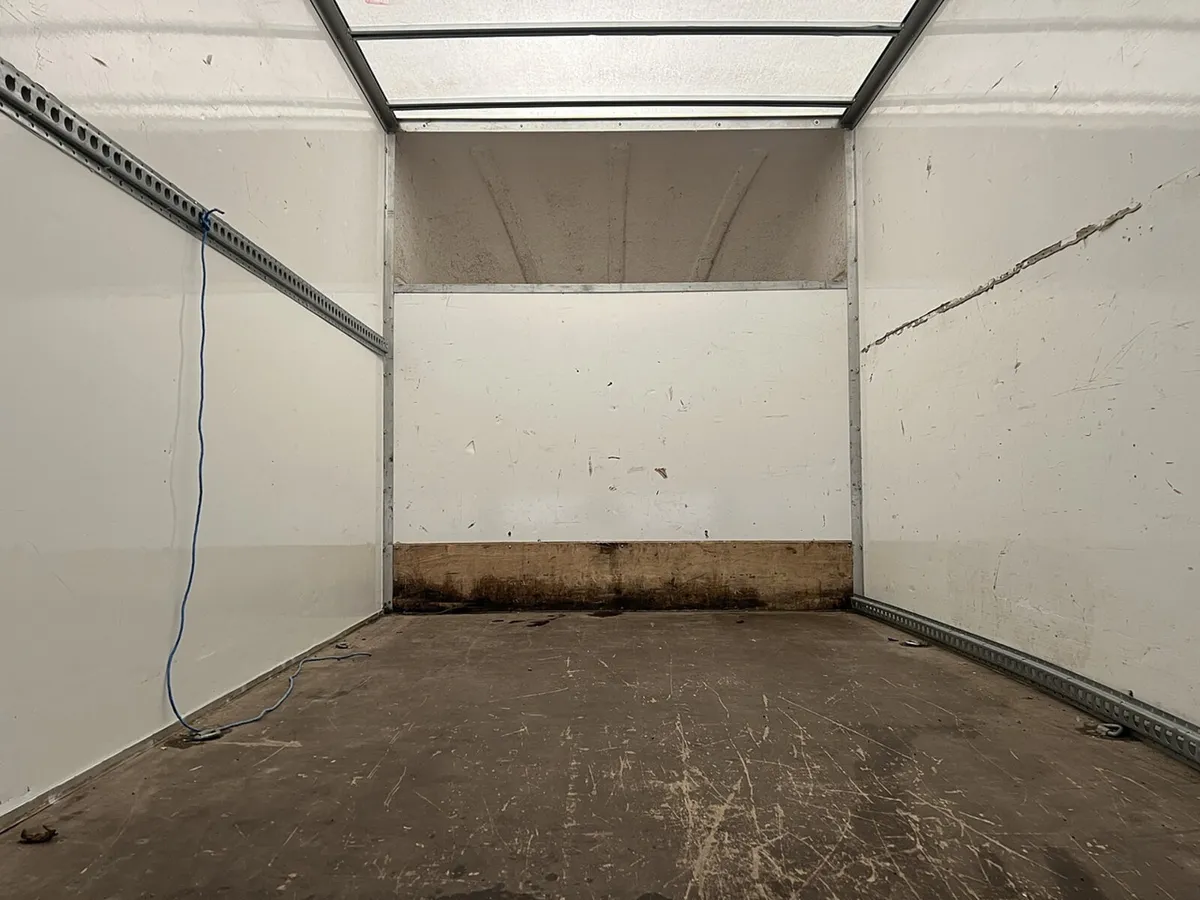 2022 Mercedes-Benz Sprinter Luton Box Van - Image 2