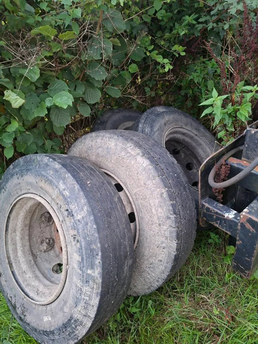 Wheels and tyres 9.5 R17.5 / Ag dispenser/ Cummins - Image 1