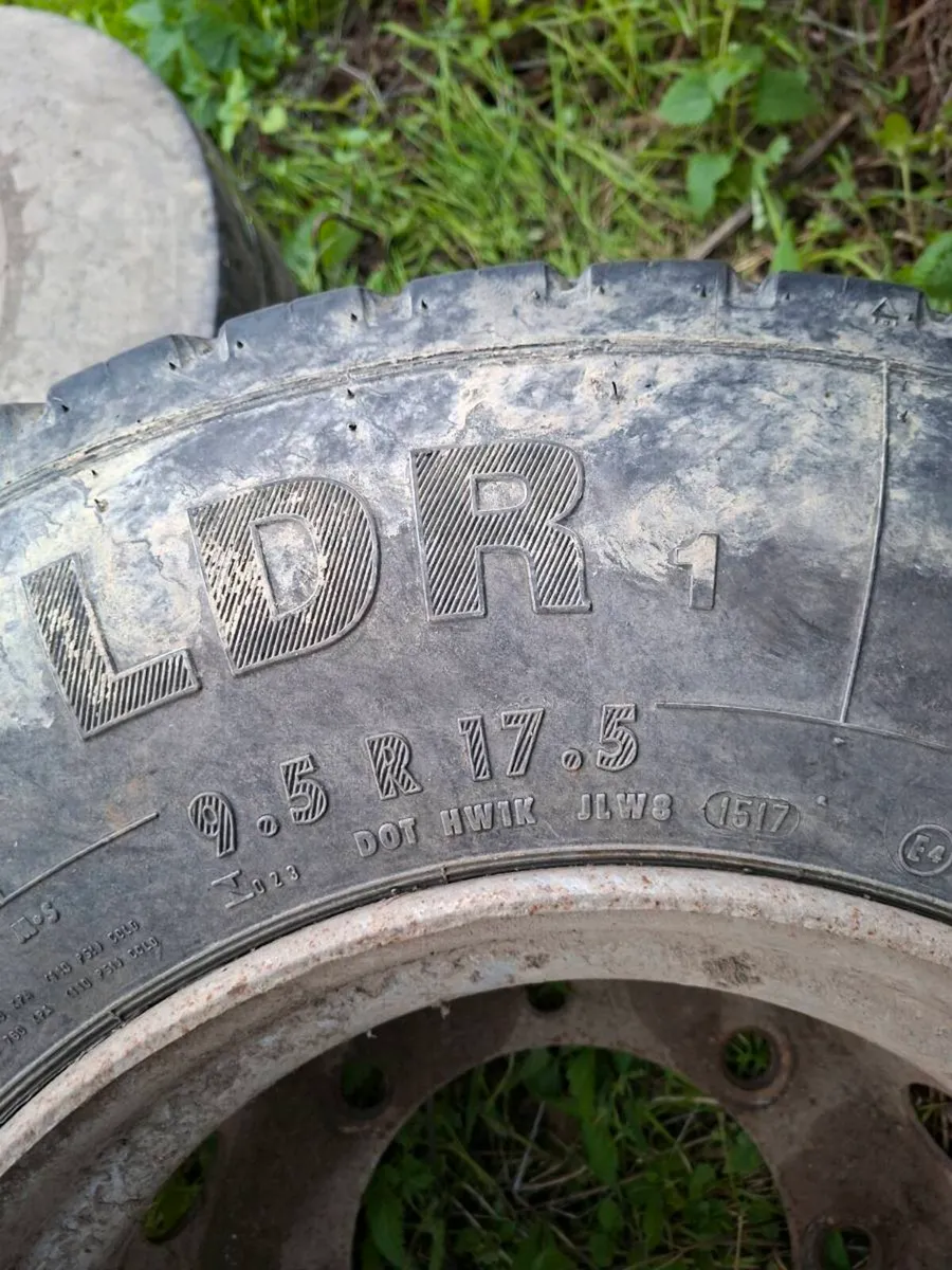 Wheels and tyres 9.5 R17.5 / Ag dispenser/ Cummins - Image 2