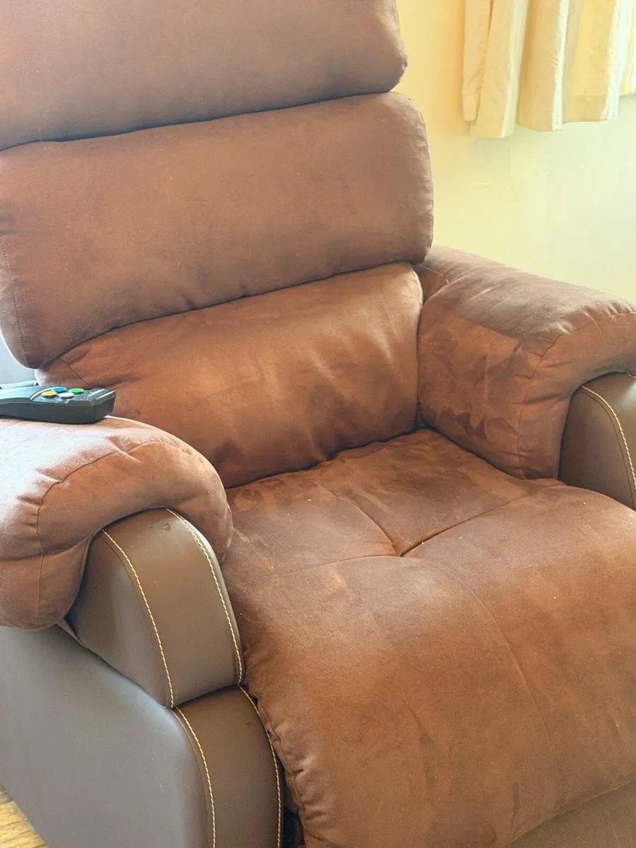 Riser Recliner Chair - Image 3