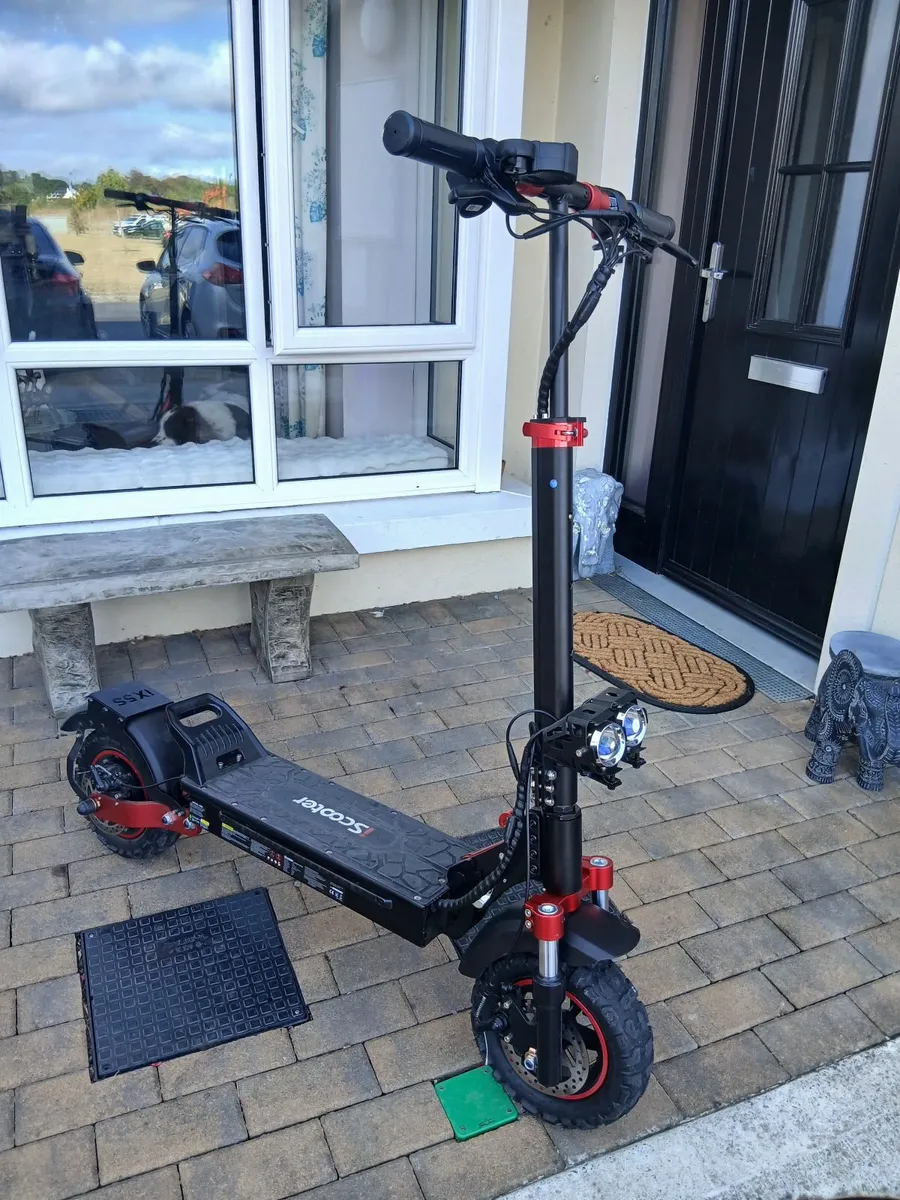E scooter - Image 1