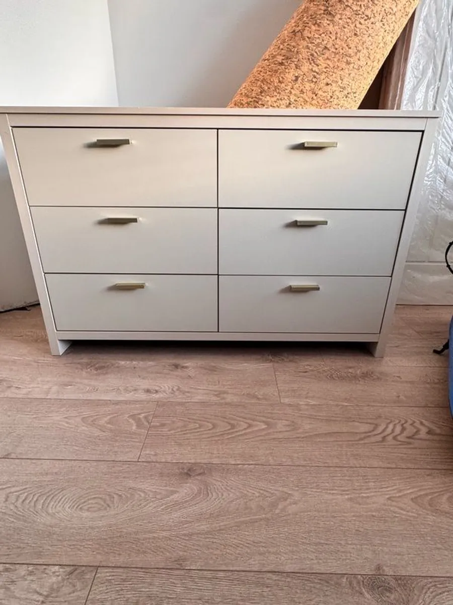 furniture chest of drawers - Image 1