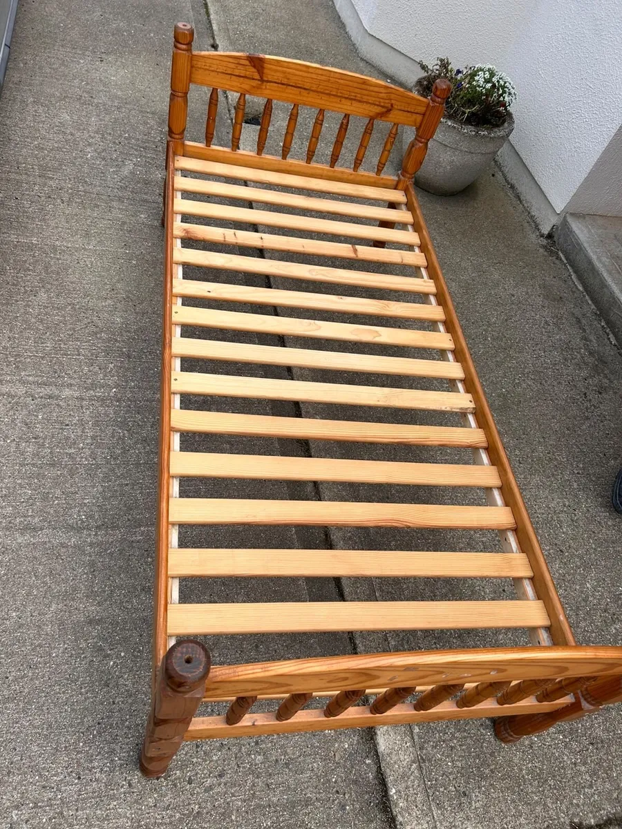 single bed - Image 1