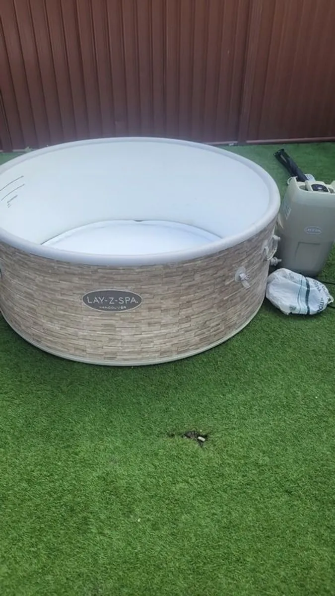 Hot Tub - Image 2