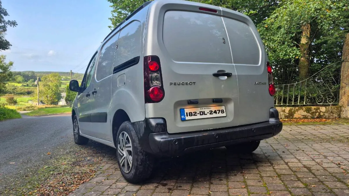 2018 Peugeot Partner Professional - Image 3