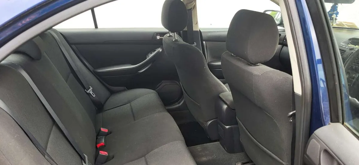 2004 toyota avensis - Image 2