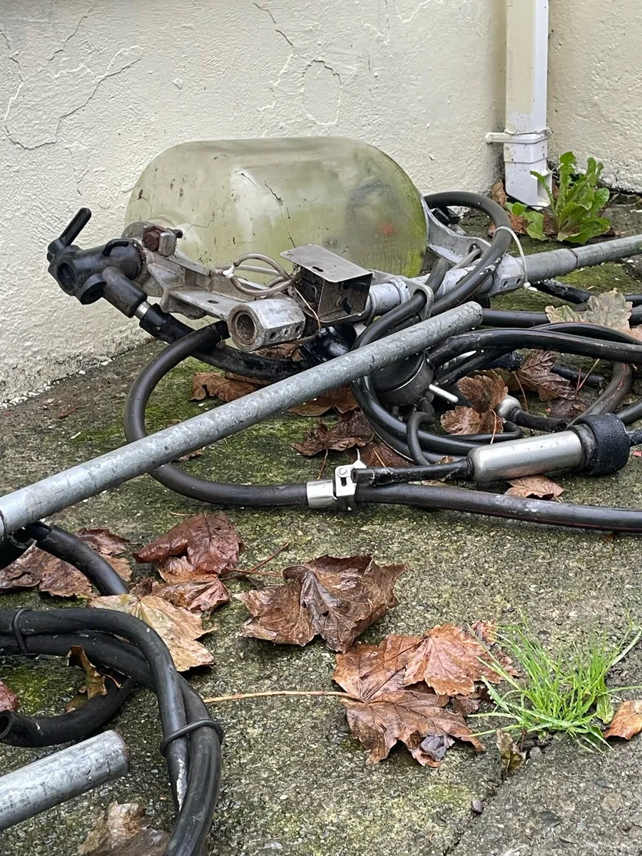 Milking parlour parts - Image 4