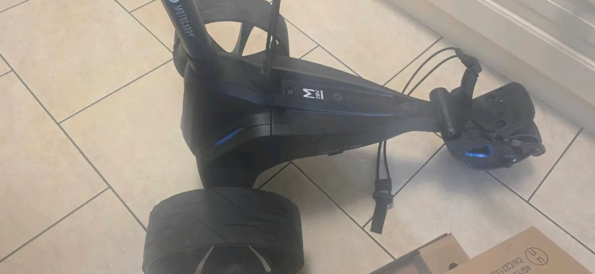 For sale Motocaddy M5 GPS GOLF TROLLEY - Image 3