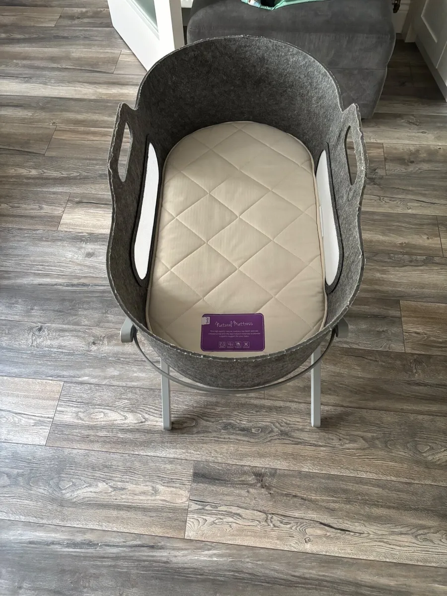 Snuz Basket & Matress (Moses Basket) - Image 3