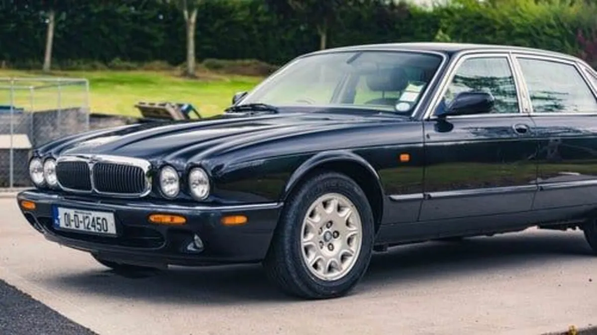 Jaguar XJ 2001 - Image 1