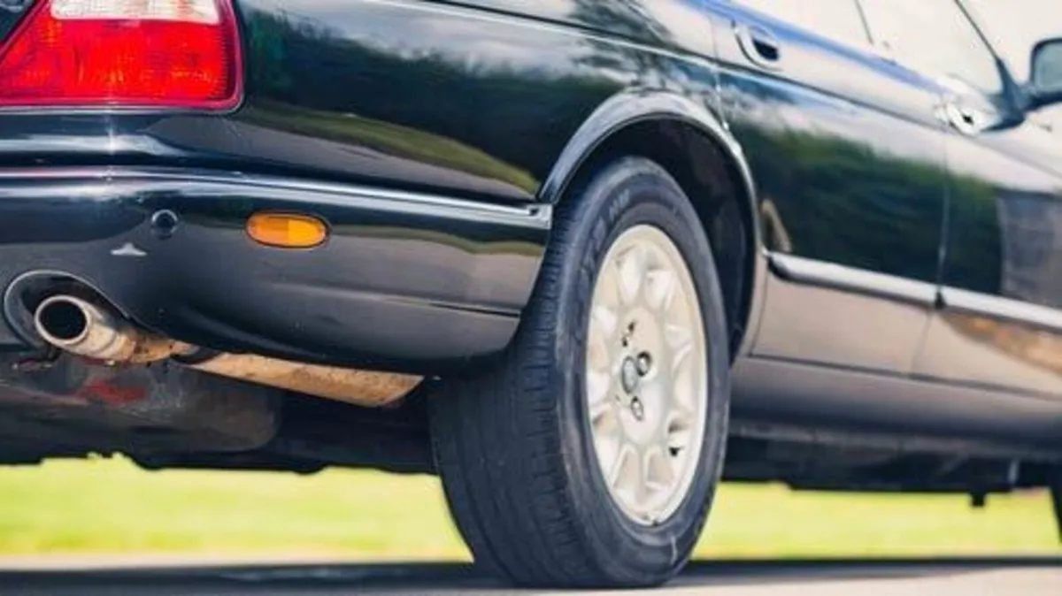 Jaguar XJ 2001 - Image 4
