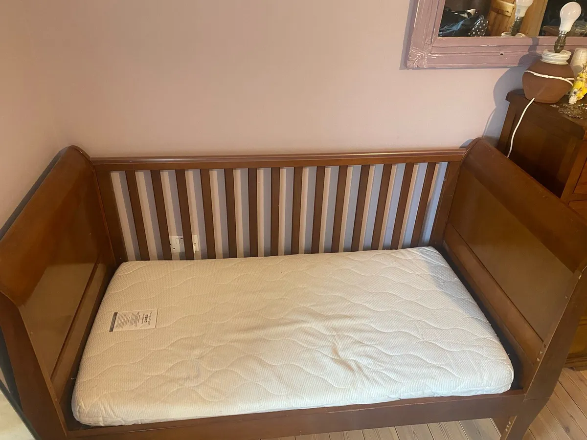 Mamas and papas  cot - Image 3
