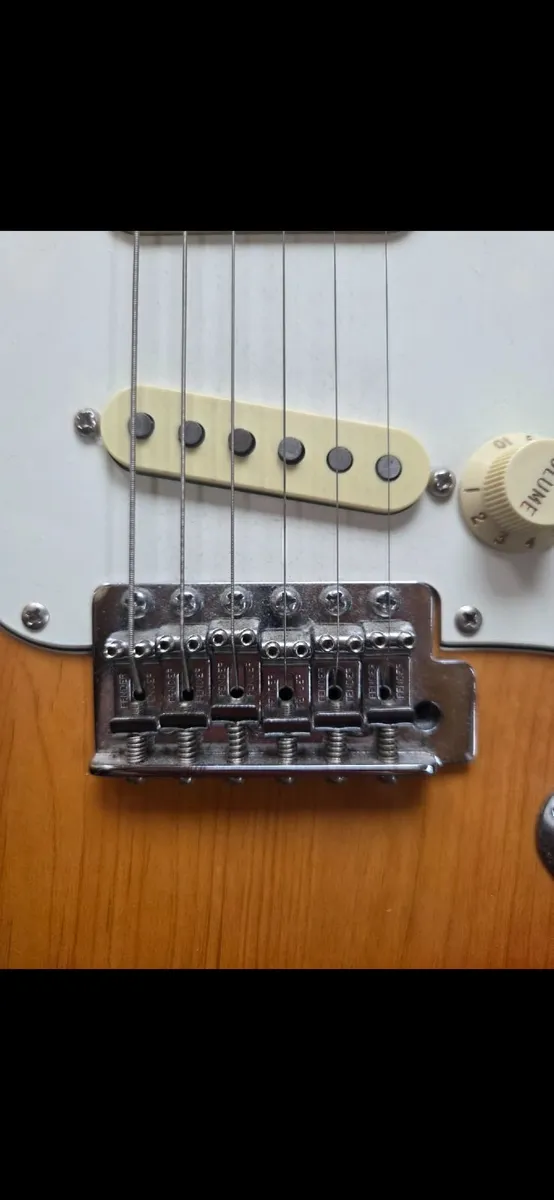 Electric guitar with upgrades - Image 3