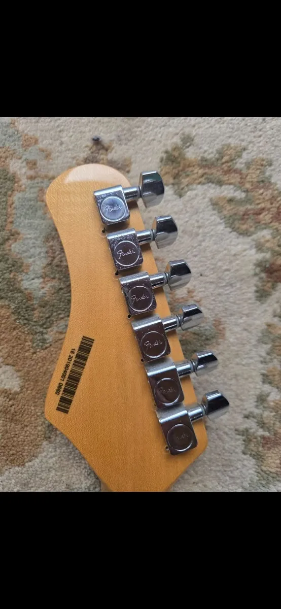 Electric guitar with upgrades - Image 4