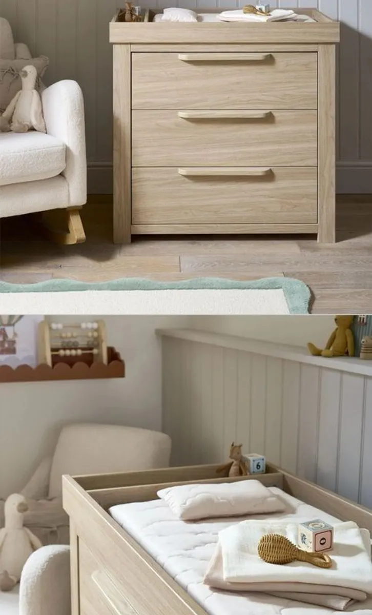 Franklin 2 Piece Cotbed Set with Dresser Changer - Oak - Image 4
