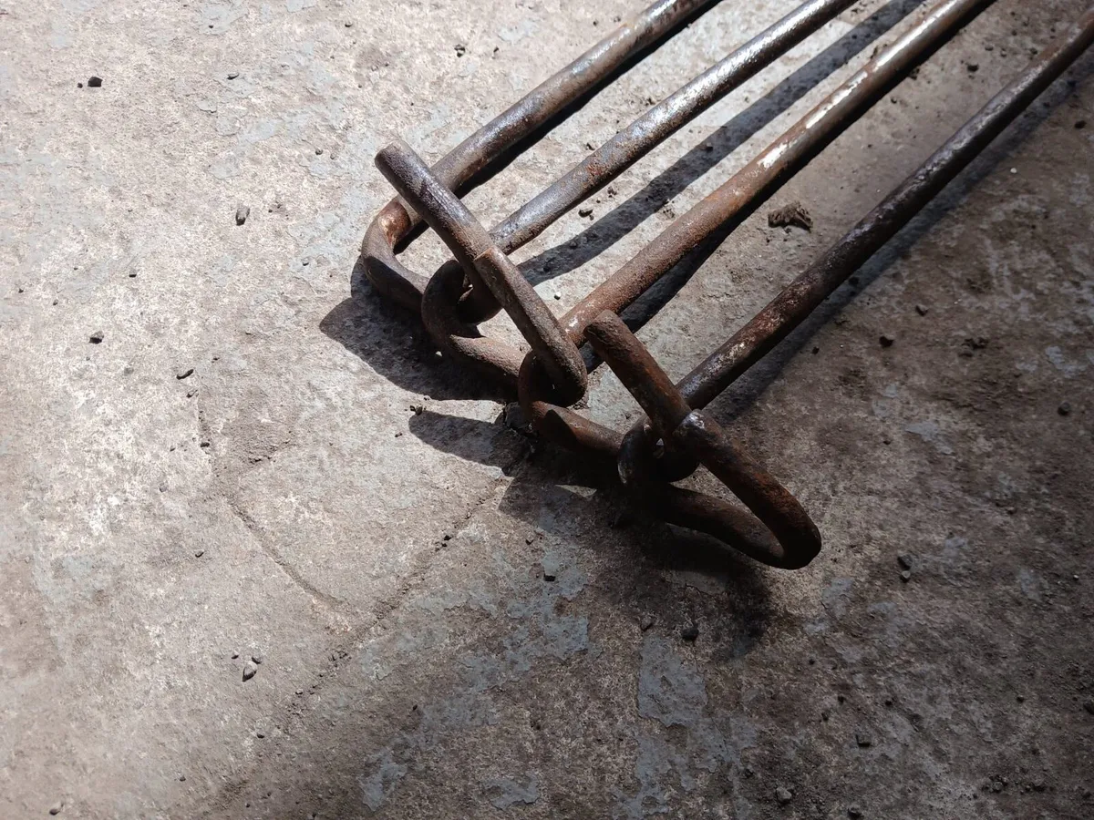 Chains - Image 3