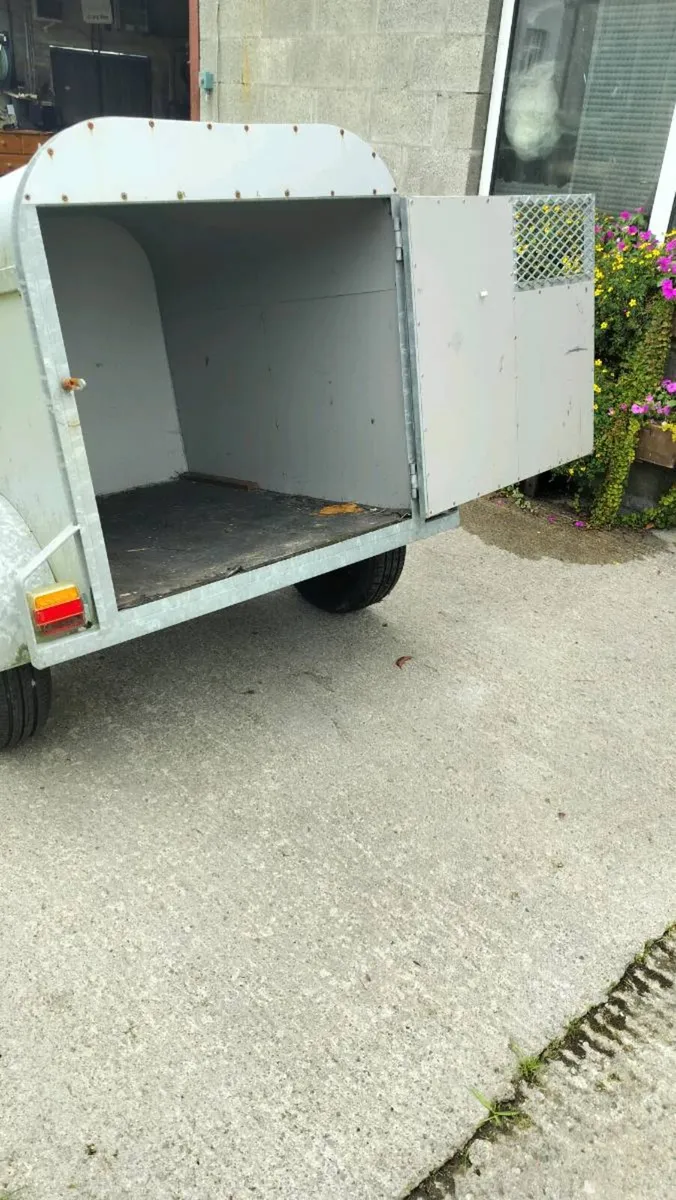 Trailer - Image 2