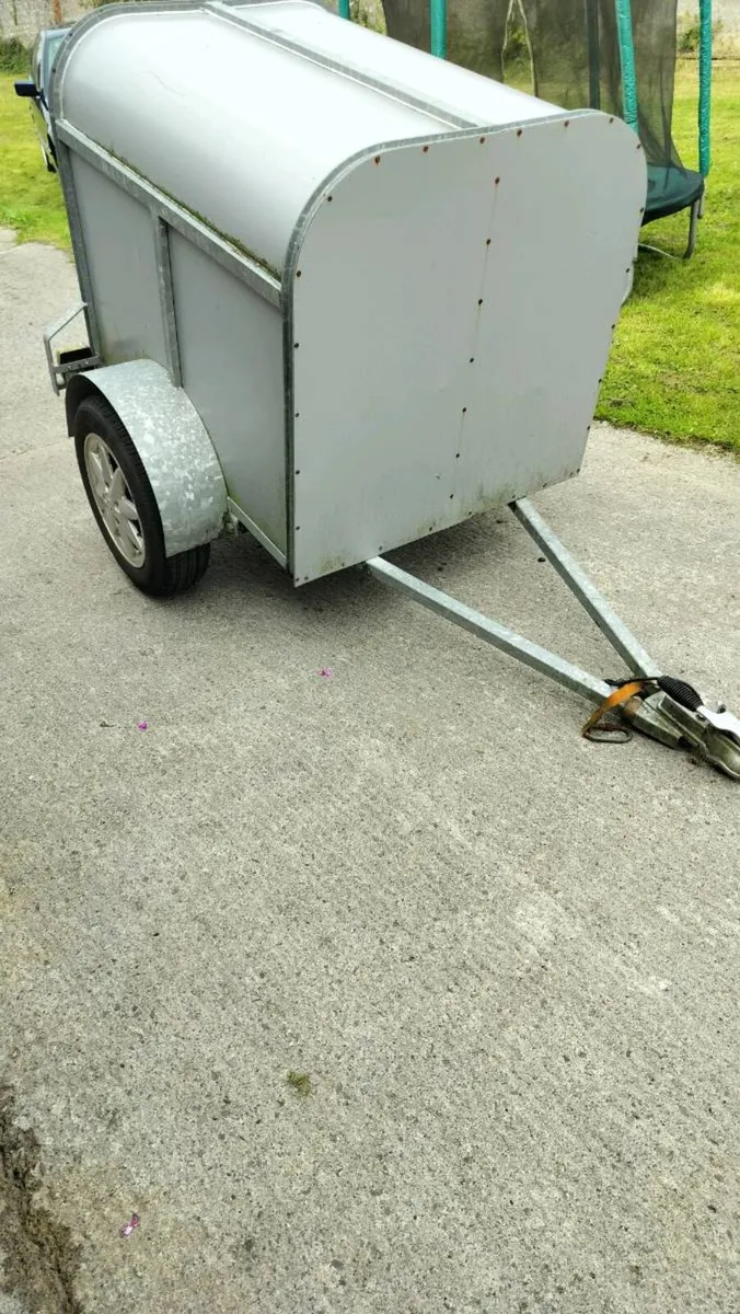 Trailer - Image 1