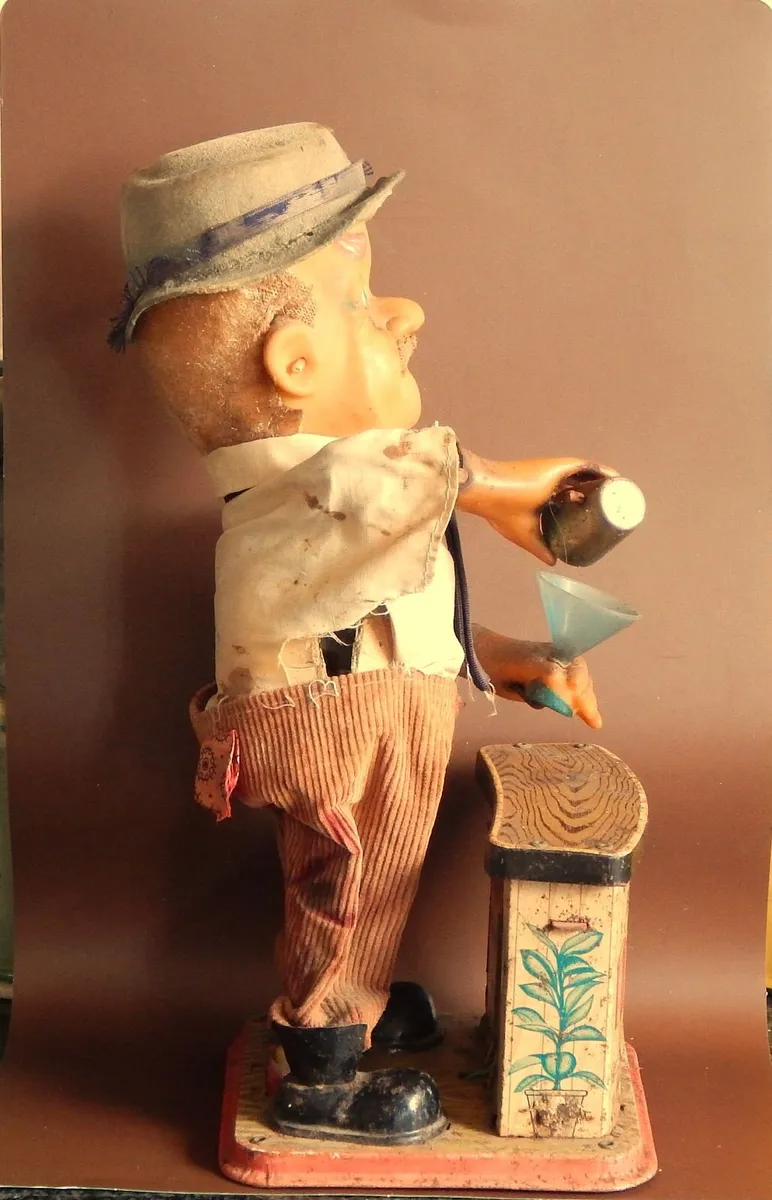 Vintage Charlie Weaver Bartender Tin Toy - Image 2