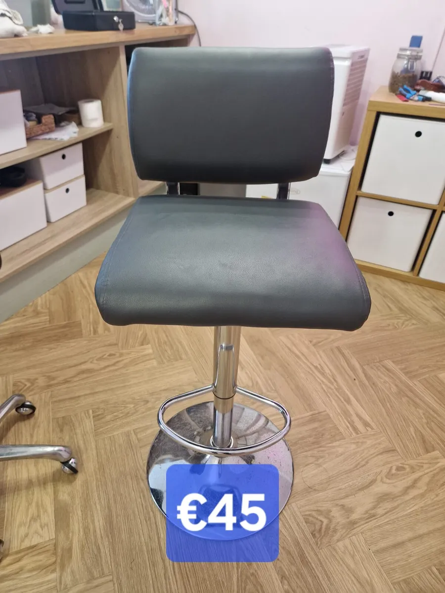 Chair/stool - Image 1