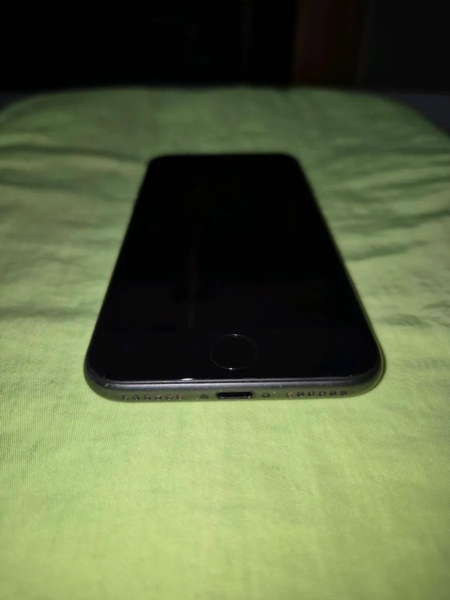 iPhone 8 64GB - Image 4