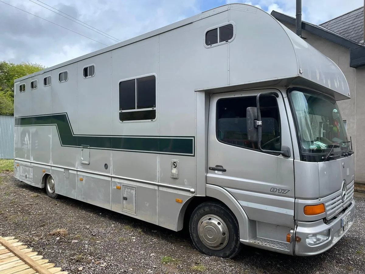 Horse lorry - Image 1