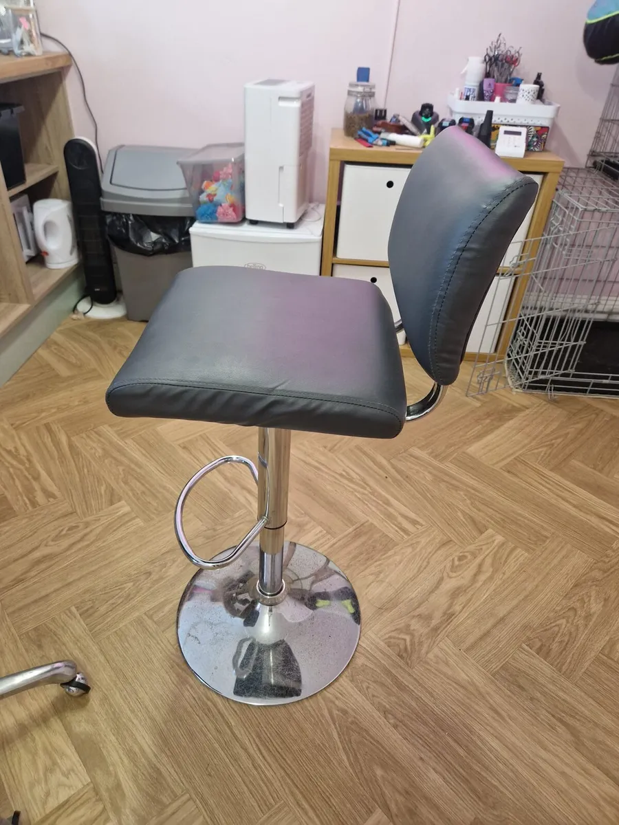 Chair/stool - Image 2