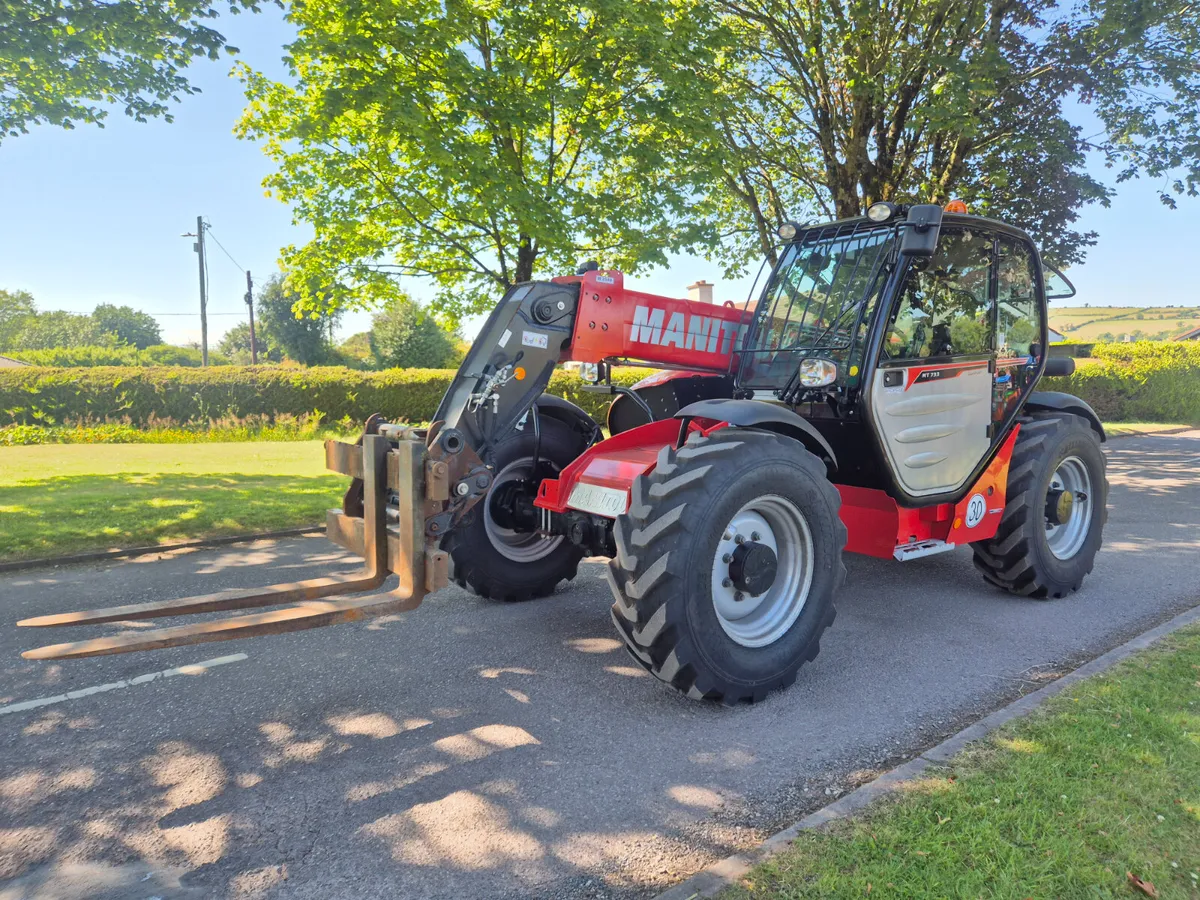 Manitou MT733 telehandler loader - Image 1
