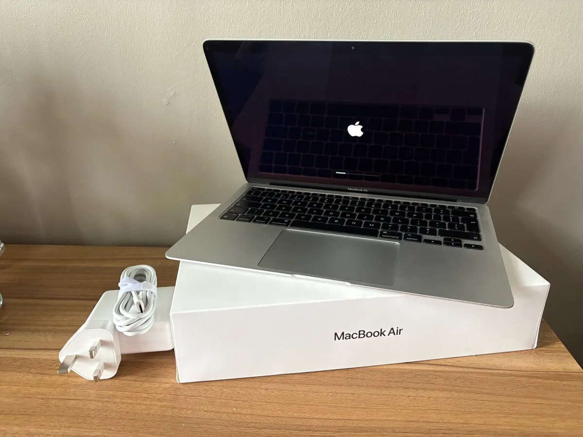 MacBook Air M1 chip - Image 1