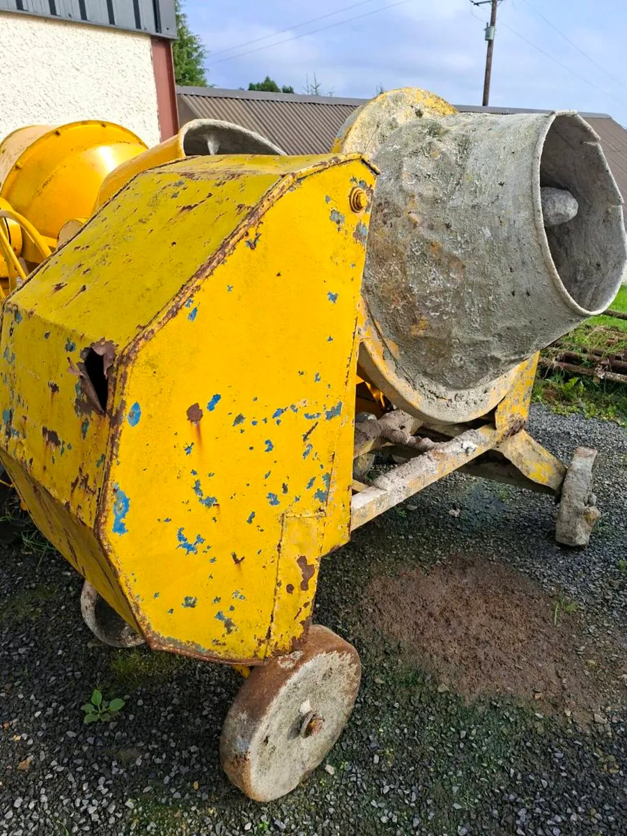 Cement mixer - Image 1