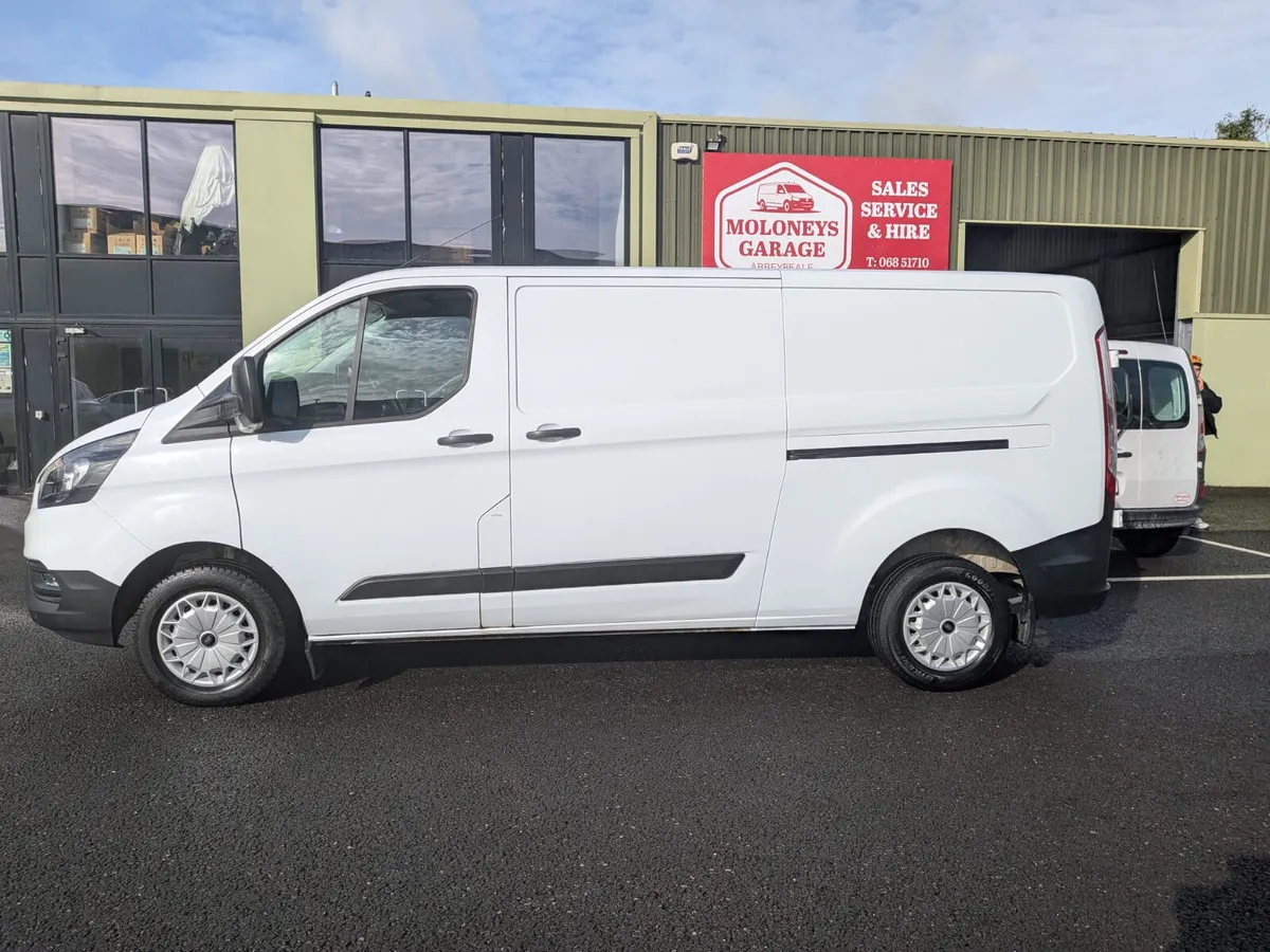 Ford Transit Custom 2023 - Image 2