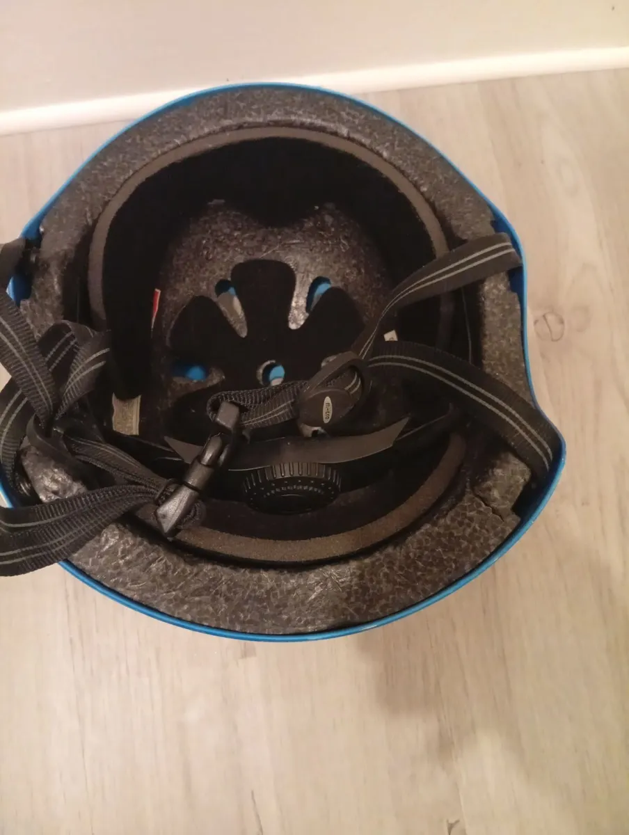 Quality Universal Helmet M-Size 2months old - Image 2