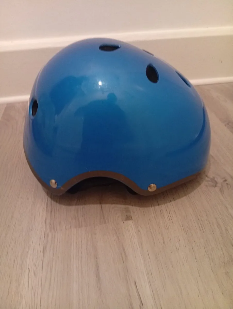 Quality Universal Helmet M-Size 2months old - Image 1