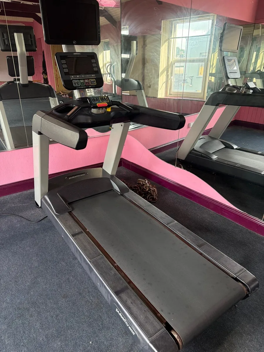 Pulse fitness Treadmill