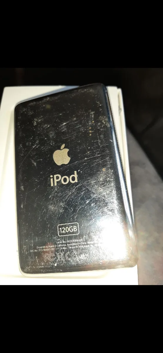 Apple iPod classic 120GB (Silver) - Image 2