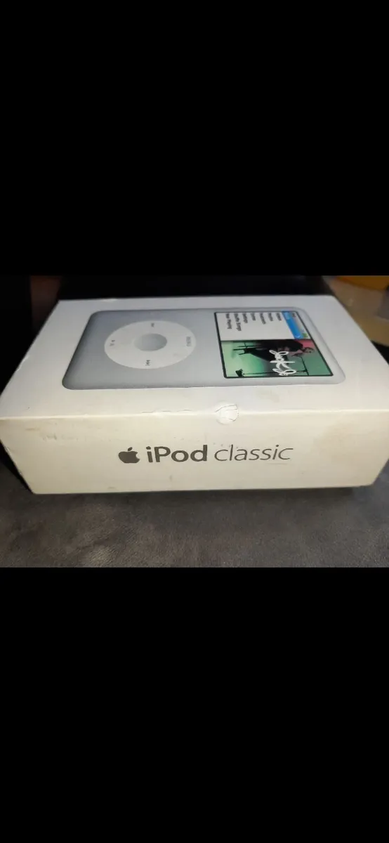 Apple iPod classic 120GB (Silver) - Image 1