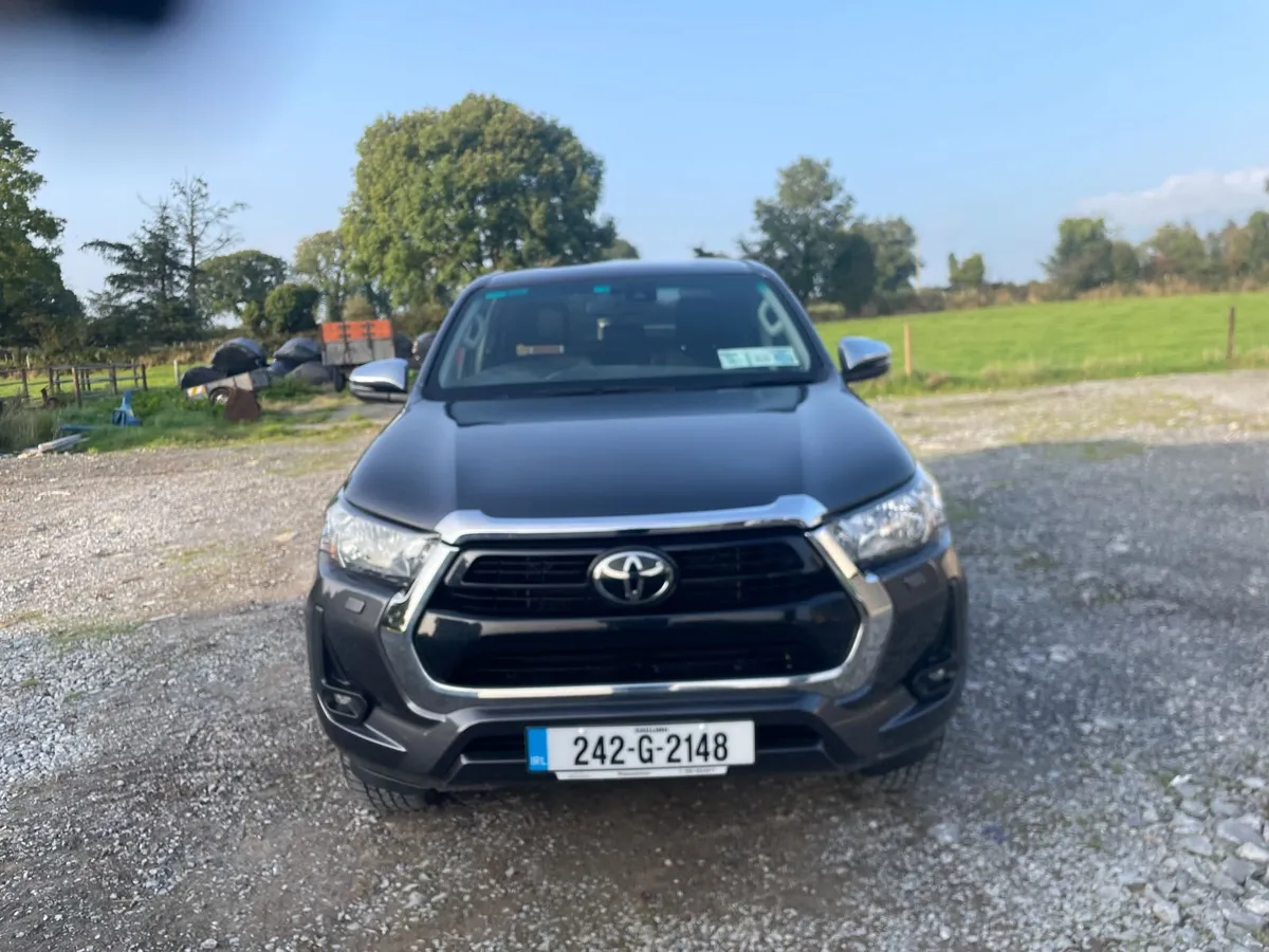 2024 Toyota Hilux 2.4 SR5 Auto | Mint - Image 2